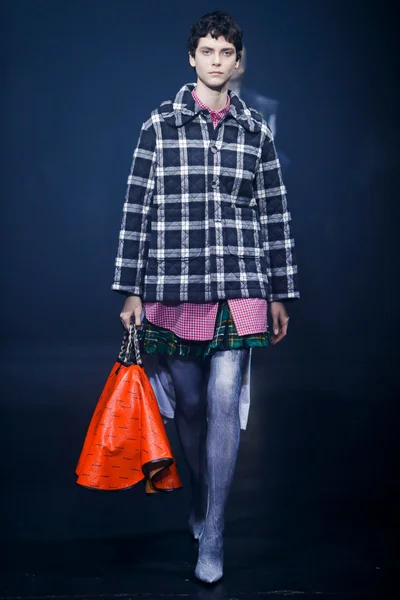 Look 25